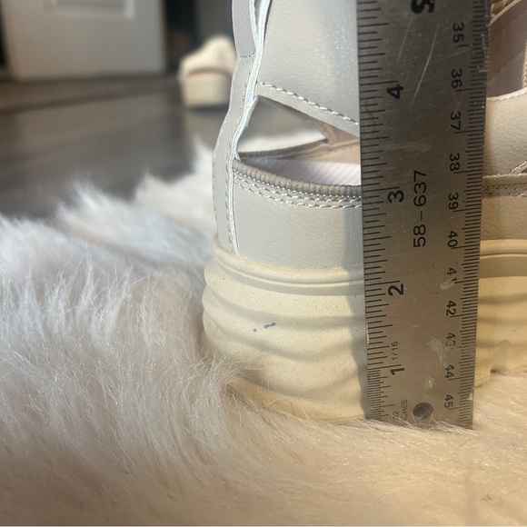 Platform Sneakers size 7.5/8 Beige/Tan, super comfy -mint condition- never worn - Picture 3 of 8